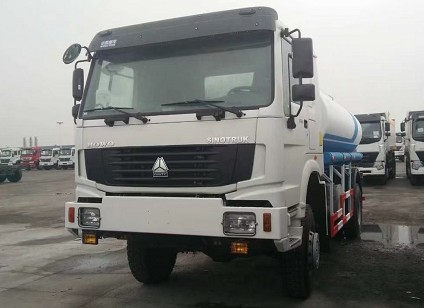 ���ڰ�4X4ȫ�(q��)�Ӻ���13����ˮ܇�෽λ�DƬ