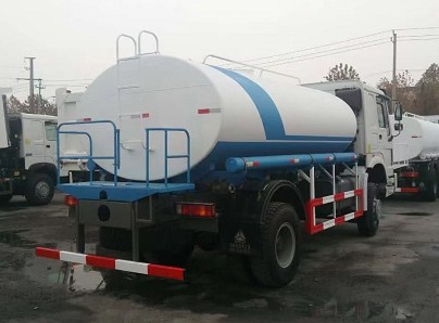 ���ڰ�4X4ȫ�(q��)�Ӻ���13����ˮ܇�෽λ�DƬ