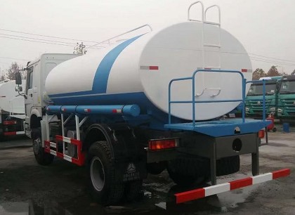 ���ڰ�4X4ȫ�(q��)�Ӻ���13����ˮ܇�෽λ�DƬ